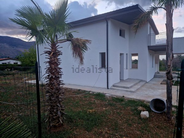 casa indipendente in vendita a Carini