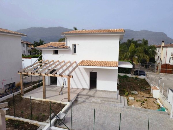 casa indipendente in vendita a Carini