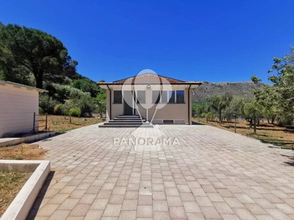 casa indipendente in vendita a Carini