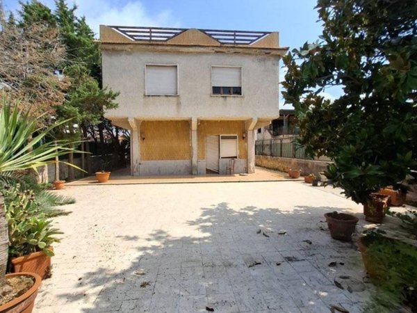 casa indipendente in vendita a Carini