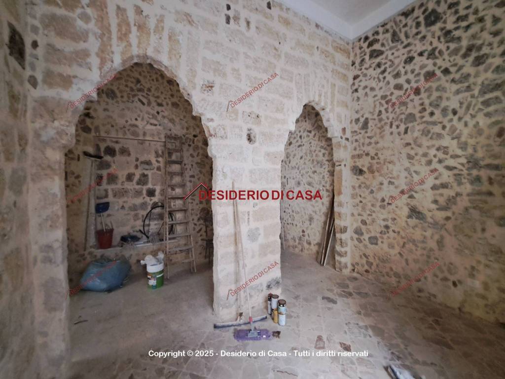 locale di sgombero in vendita a Carini