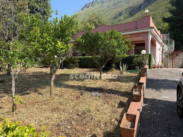 casa indipendente in vendita a Carini