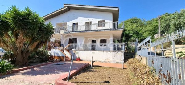 casa indipendente in vendita a Carini
