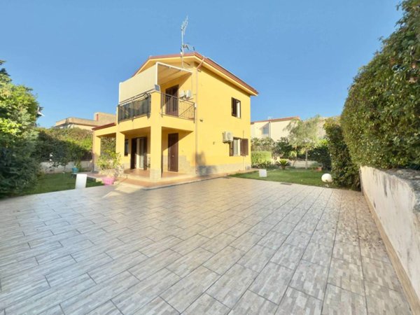 casa indipendente in vendita a Carini