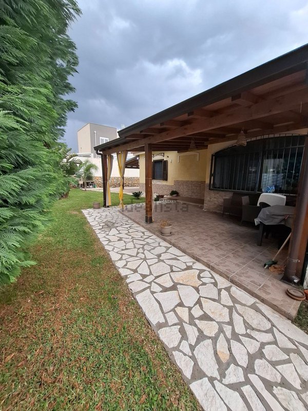 casa indipendente in vendita a Carini