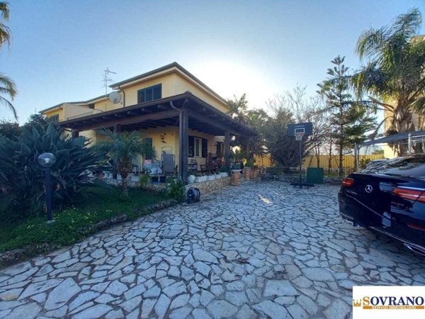 casa indipendente in vendita a Carini