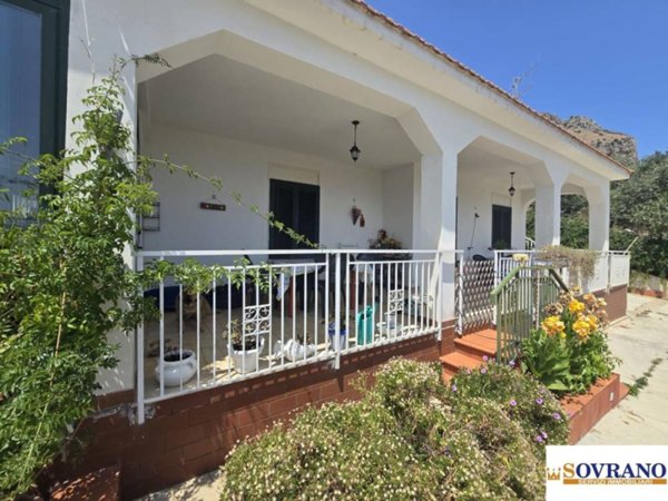 casa indipendente in vendita a Carini in zona Villagrazia di Carini