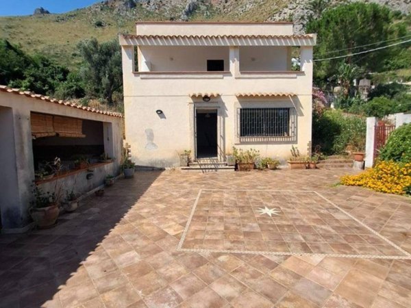 casa indipendente in vendita a Carini in zona Villagrazia di Carini