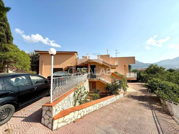 casa indipendente in vendita a Carini