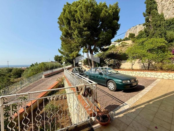 casa indipendente in vendita a Carini