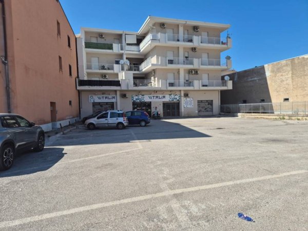 negozio in vendita a Carini in zona Bivio Foresta