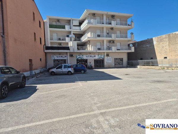 locale commerciale in vendita a Carini in zona Bivio Foresta