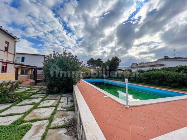 casa indipendente in vendita a Carini in zona Piraineto