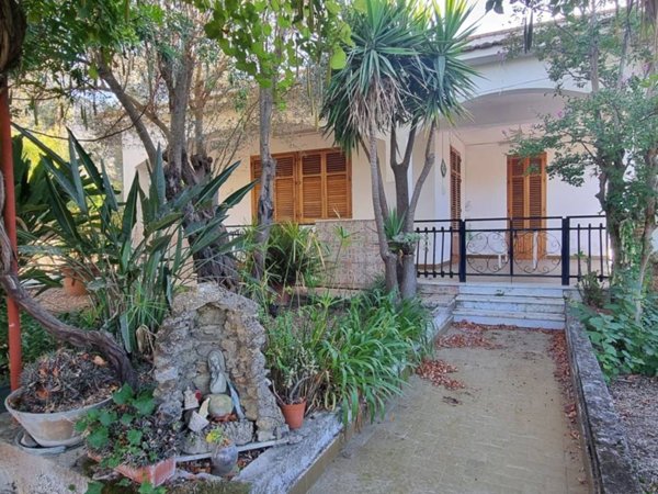 casa indipendente in vendita a Carini