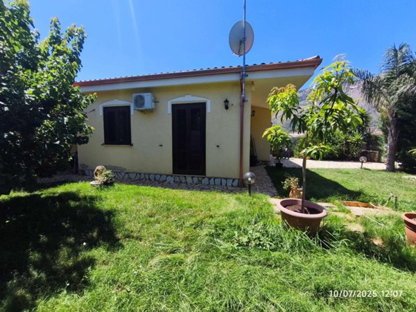 casa indipendente in vendita a Carini