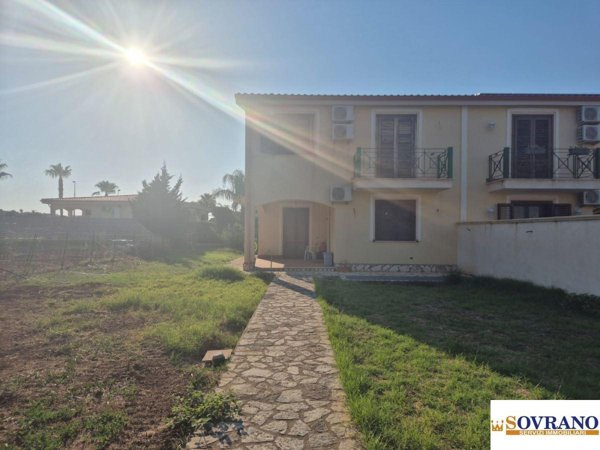 casa indipendente in vendita a Carini in zona Piraineto