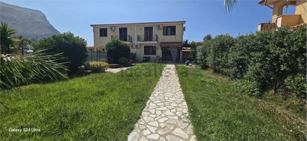 casa indipendente in vendita a Carini