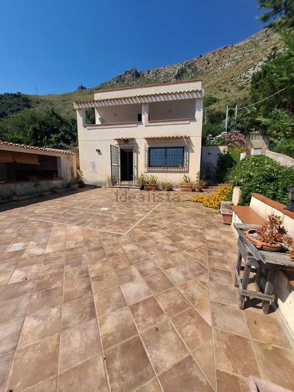 casa indipendente in vendita a Carini in zona Villagrazia di Carini