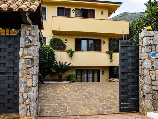 casa indipendente in vendita a Carini