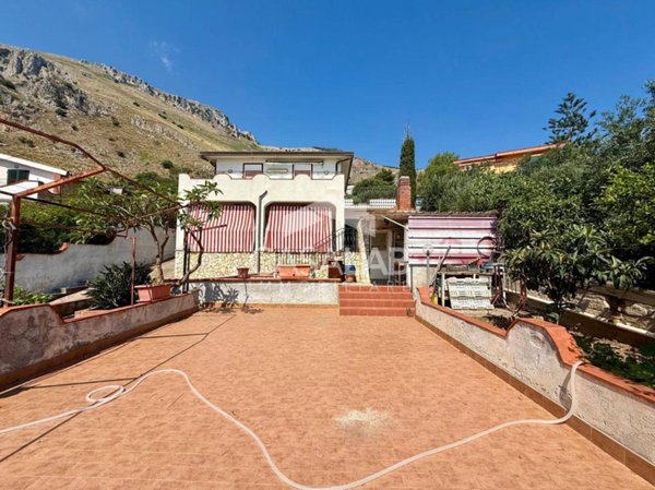 casa indipendente in vendita a Carini in zona Villagrazia di Carini