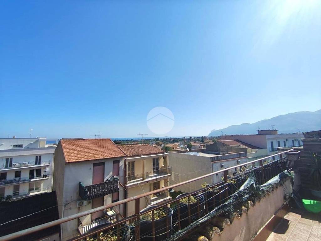 intera palazzina in vendita a Carini in zona Villagrazia di Carini