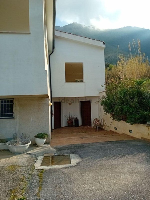 casa indipendente in vendita a Carini