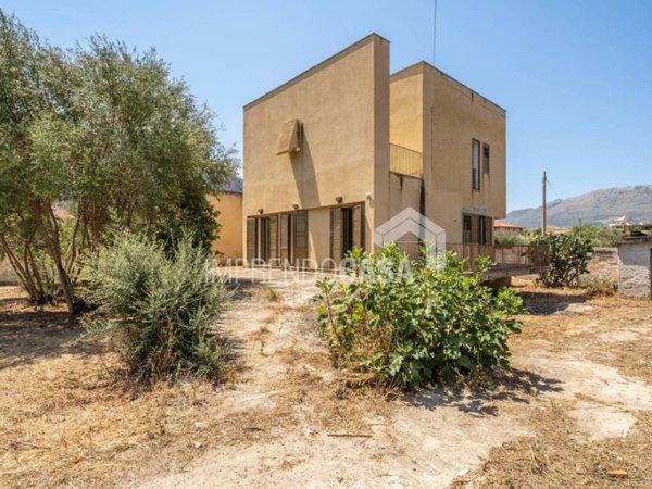 casa indipendente in vendita a Carini