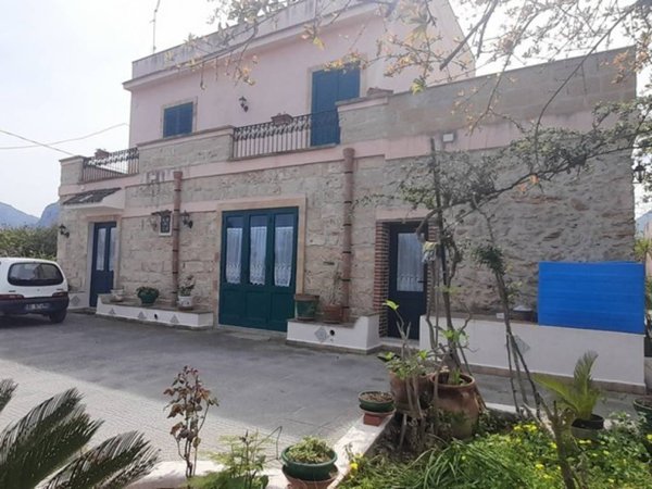 casa indipendente in vendita a Carini in zona Bivio Foresta
