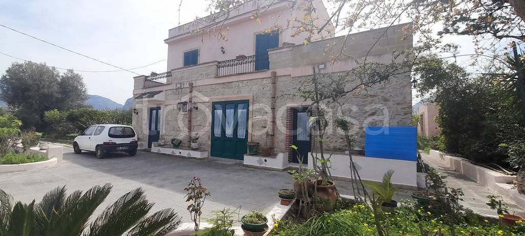 casa indipendente in vendita a Carini in zona Bivio Foresta