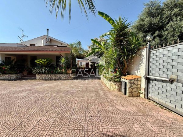 casa indipendente in vendita a Carini in zona Villagrazia di Carini