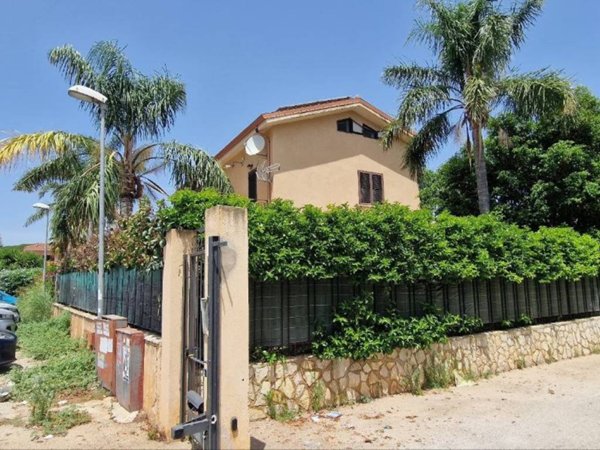 casa indipendente in vendita a Carini