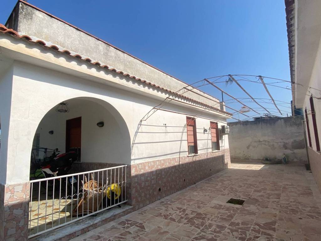 casa indipendente in vendita a Carini in zona Villagrazia di Carini