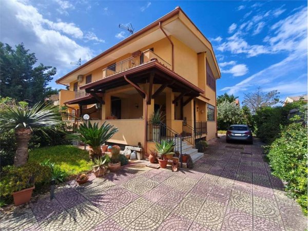 casa indipendente in vendita a Carini