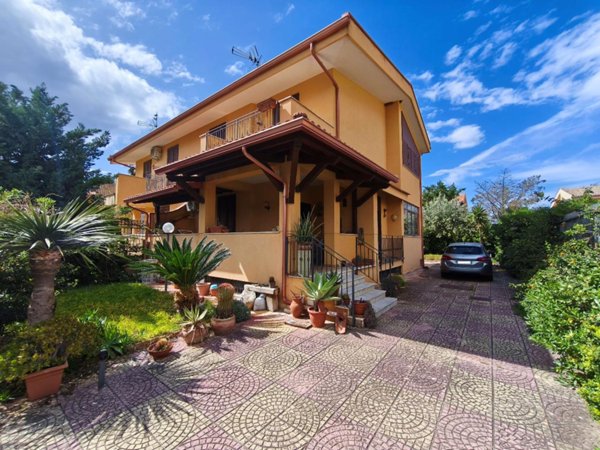 casa indipendente in vendita a Carini