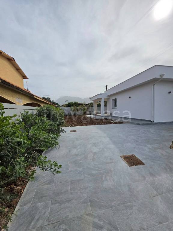 casa indipendente in vendita a Carini in zona Bivio Foresta