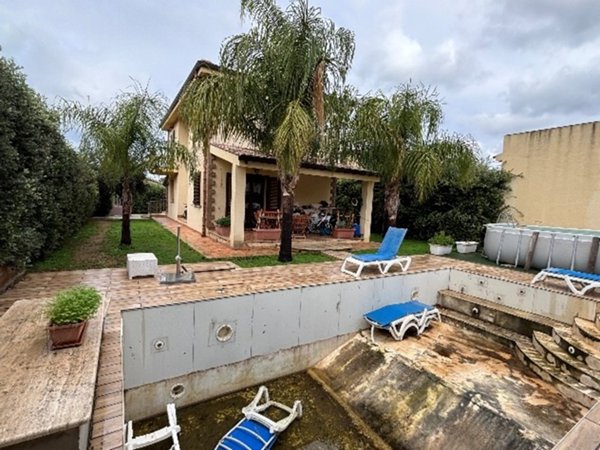 casa indipendente in vendita a Carini