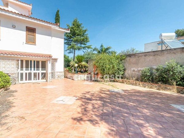 casa indipendente in vendita a Carini