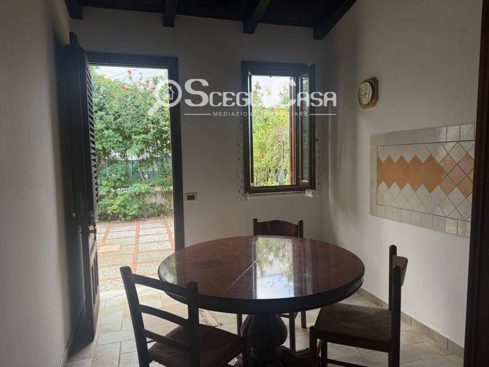 casa indipendente in vendita a Carini in zona Piraineto