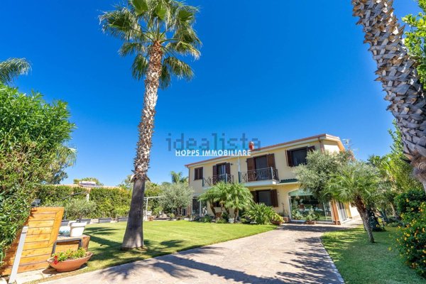 casa indipendente in vendita a Carini in zona Piraineto