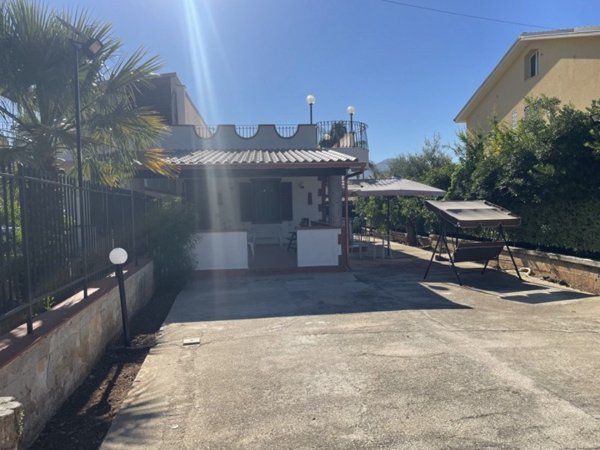 casa indipendente in vendita a Carini in zona Villagrazia di Carini