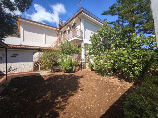 casa indipendente in vendita a Carini