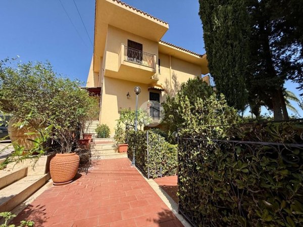 appartamento in vendita a Carini in zona Villagrazia di Carini