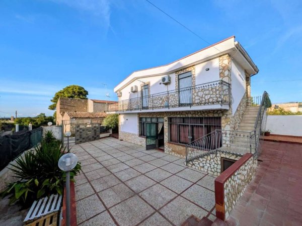 casa indipendente in vendita a Carini