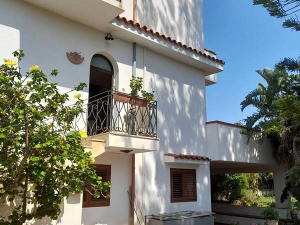 casa indipendente in vendita a Carini in zona Villagrazia di Carini