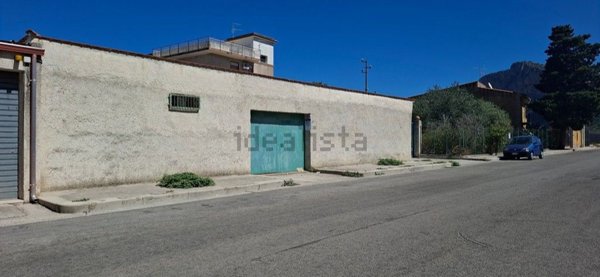 locale di sgombero in vendita a Carini