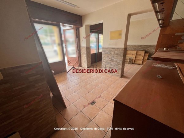 locale commerciale in vendita a Carini