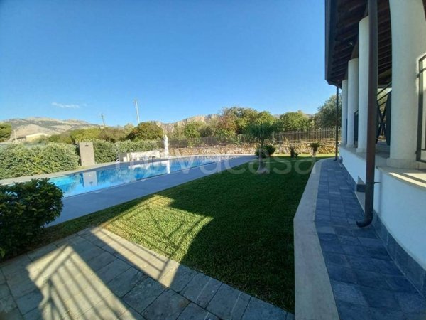 casa indipendente in vendita a Carini