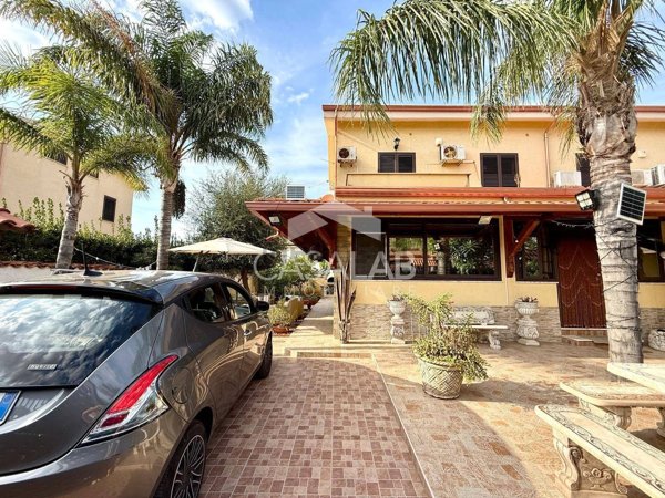 casa indipendente in vendita a Carini