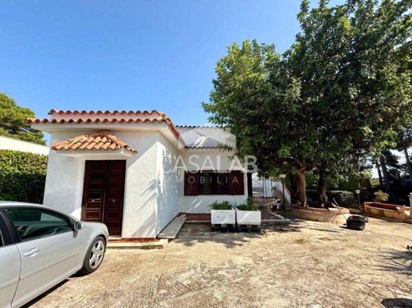 casa indipendente in vendita a Carini in zona Villagrazia di Carini