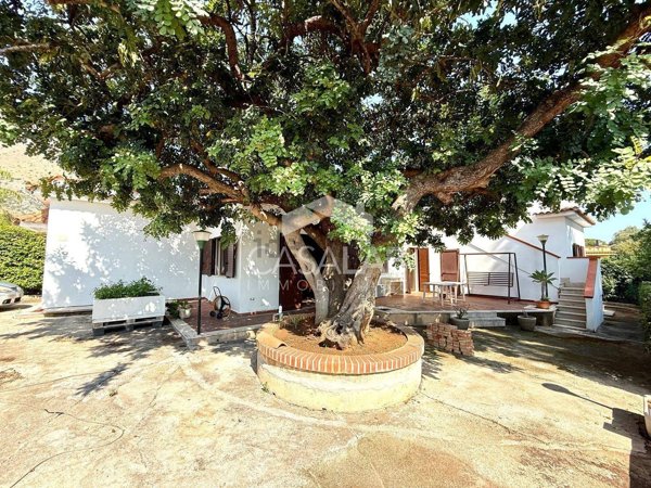 casa indipendente in vendita a Carini in zona Villagrazia di Carini